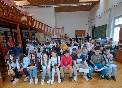 A versenyző gyerekek és a felkészítő pedagógusok