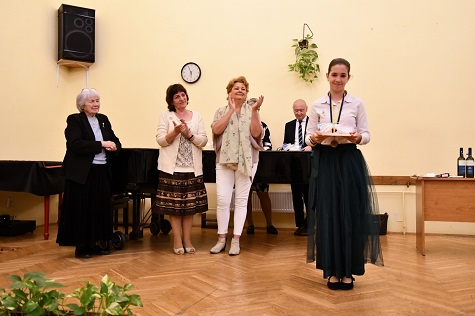 Balról: Szász Józsefné, Kardos Péterné, Gyermán Júlia, Horváth Virág, Nagy Tamás, Trutz Liliána